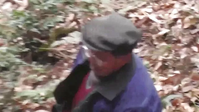 El fotógrafo le quita el culo a la videos xxx de mamas e hijas tetona Karmen Karma y se la folla en anal