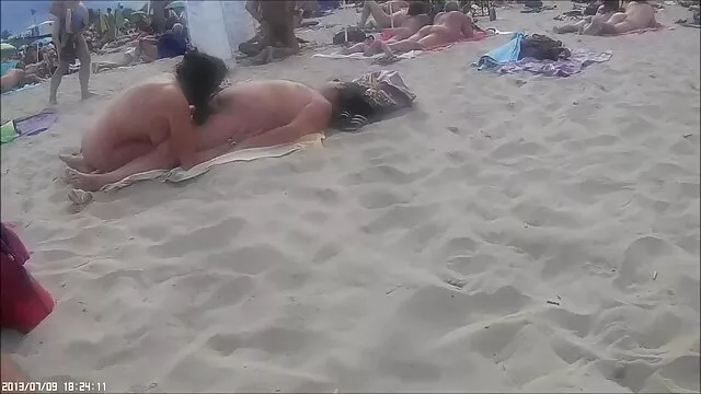 La joven Lucy chupa la follo ami madre polla de un maduro