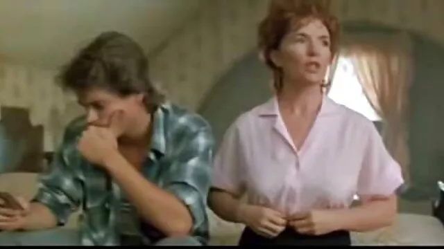 La sexy morena xxx con mama en la cocina Rachel Starr recogió a un maduro para follar