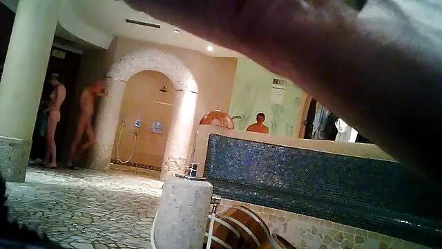 Ashley Long es madre culiando con el hijo follada por el culo en la piscina