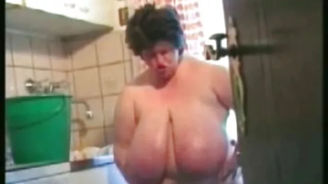 La secretaria chupó madres que se cojen a sus hijos una polla y la folló en sexo anal en la oficina