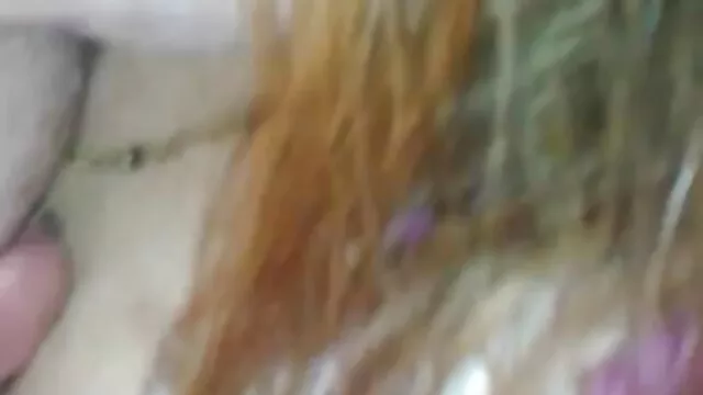 Una activa rubia de cojiendo a mi suegra culo redondo se masturba el coño con un vibrador