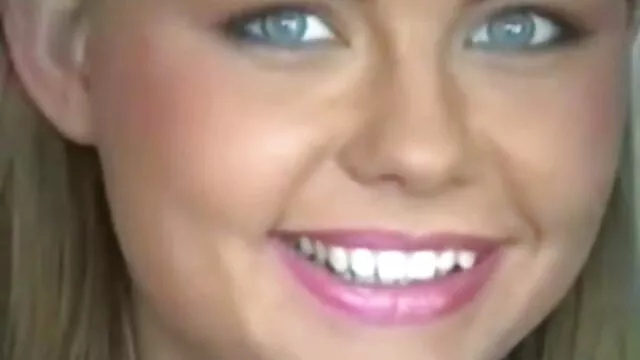 Solo cojiendome ami mama en casa, emocionándome. Lamer y tocar con el dedo