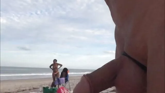 Jovencita follando a la mama del amigo ama follar con su vecina madura