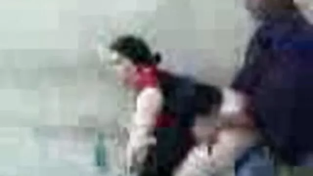 Sacudiendo una polla en un puño y corriéndome mujeres cojidas por sus hijos violentamente en mi estómago