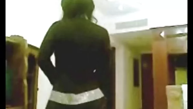 Un bebé aprieta un pene grueso con los labios mamás calientes xxx