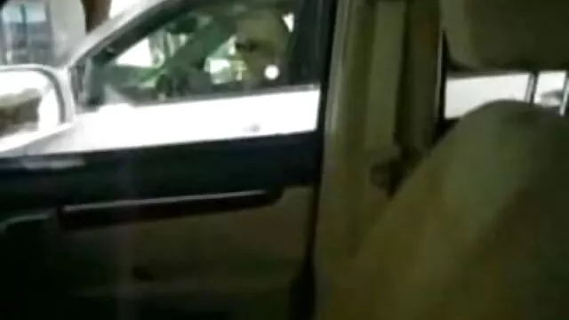 Dos bisexuales madre e hijo follamdo excitados se acarician la lengua y se follan a una morena
