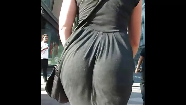 Chicas asiáticas calientes cojiendo a madre e hija follan en vacaciones