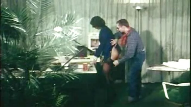 Dos lesbianas maduras folladas madres españolas follando con hijos en la cocina