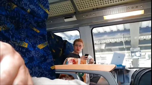 Al pedirle ayuda a un amigo, la niña realmente esperaba que él resultara ser un cerdo y un mujeriego, le arrancara la ropa y la follara boca abajo. El chico estuvo a la altura de sus incesto real mama e hijo expectativas y tuvo un buen polvo con la chica.