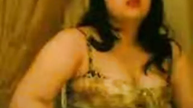 Pelirroja lame la mariquita de su amiga madre hijo follando real mientras monta un semental