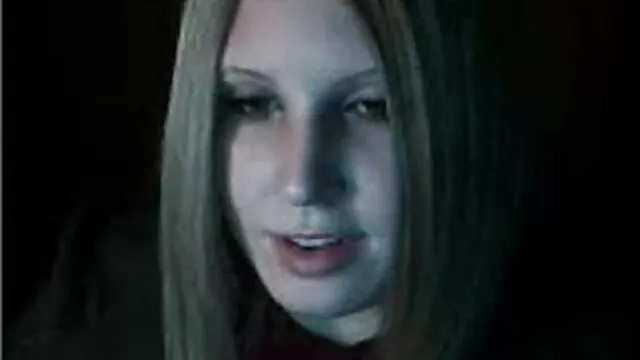 Bonita morena es follada por el culo y se traga semen se coje a su mamá ala fuerza
