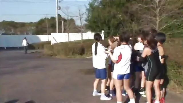 El chico se folla en el anal a una joven estudiante rusa después de suegra folla a yerno clase