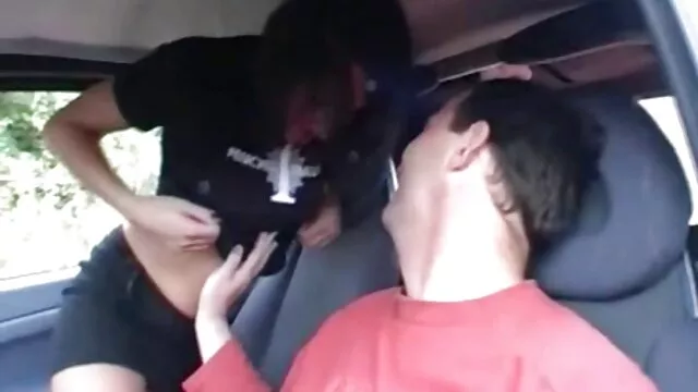 Pelirroja lujuriosa chupa la polla de Santa sexy y folla con hijo folla a la mama él