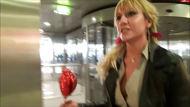 ¡Y aquí hay otro que quiere tener sexo! Y tiene prisa por entrar en la boca de una jodida madres peludas follando Taryn mientras la polla de su amigo prueba un culo apretado