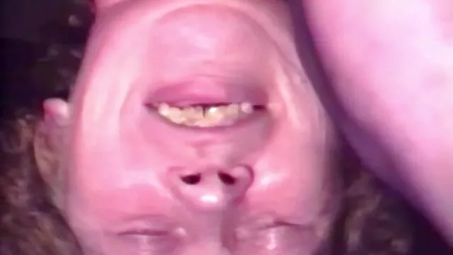 Asiática tetona sexy lame el pene de un chico follando con mi madre borracha y folla