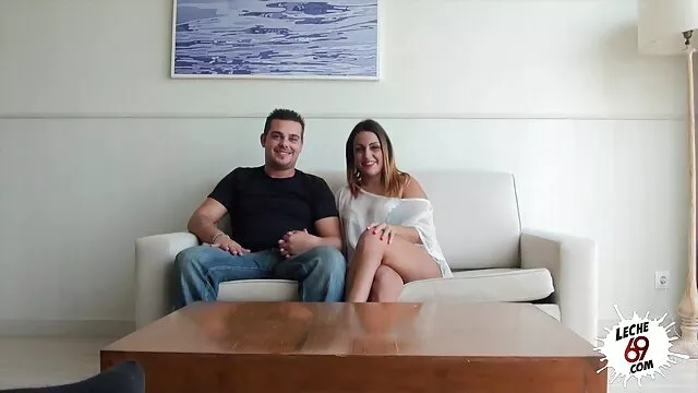 Madrastra lujuriosa Sara Jay chupa y se folla a su hija Carter Cruise mi amigo se folla a mi madre