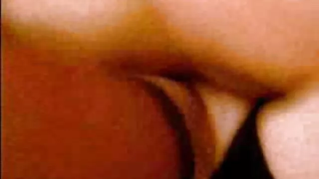 Sexy rubia lesbiana follada a su amiga con un consolador y lamida el se folla a su mama dormida coño