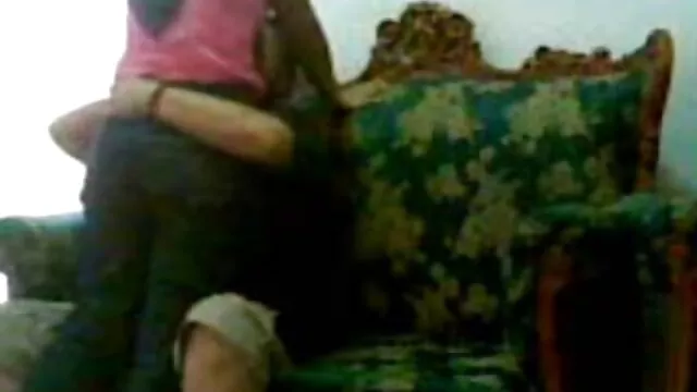 A una chica preciosa le encanta jugar al billar, y cuando le mete la polla por mamas rubias xxx el culo