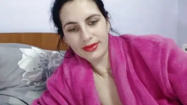 Rubia follando con mi novia y su mama tetona se masturba el coño afeitado con un consolador