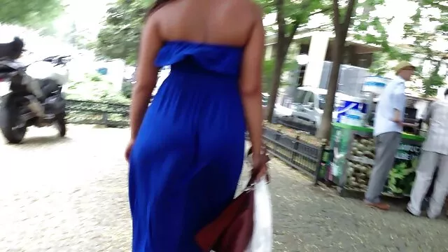 El jefe negro regresa a la oficina después de un día completo de viaje, madre e hijo pillados follando donde lo recibe una secretaria morena sexy