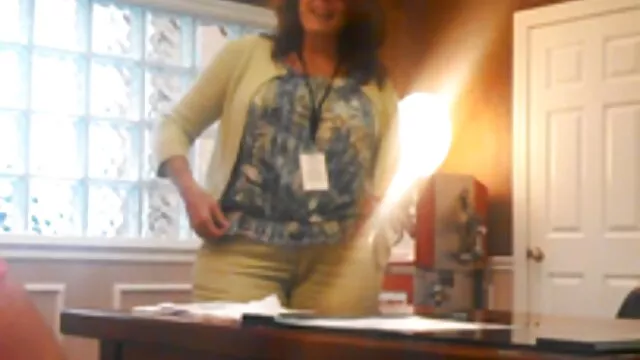 La morena Abella cojiendo madres solteras Danger tuvo una cita sin ropa interior y ensilló el pene de un negro