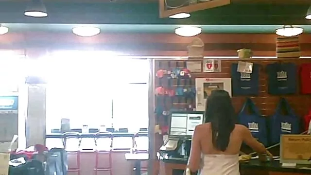 Chico musculoso golpea el anal de una puta madura tetona con su polla madre se folla a su hijo xxx gruesa