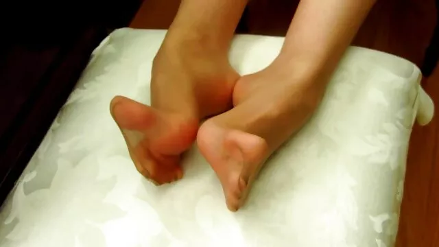 Dos bellezas hijo folla con su mama impresionantes frotan sus coños entre sí