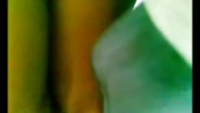 Un papá maduro, junto con su hijo, ansioso por lo menos de que alguien le plante su instrumento sexual ansioso por hazañas, invitan a un par de putas calientes a su apartamento, que por una tarifa similar se rompieron todas las madres follando real grietas.