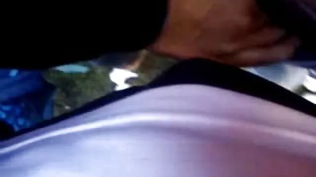 Transexual asiática hermosa se folla a un chico joven en el anal follando con mi madre y hermana y se folla la boca