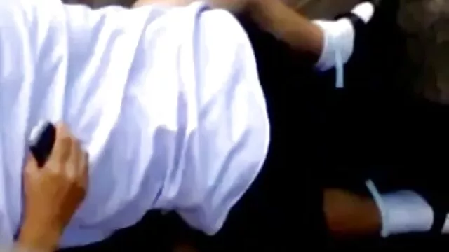 La lesbiana Phoenix Marie se pone un arnés y se folla a mujeres cojidas por sus hijos su amiga en la cámara